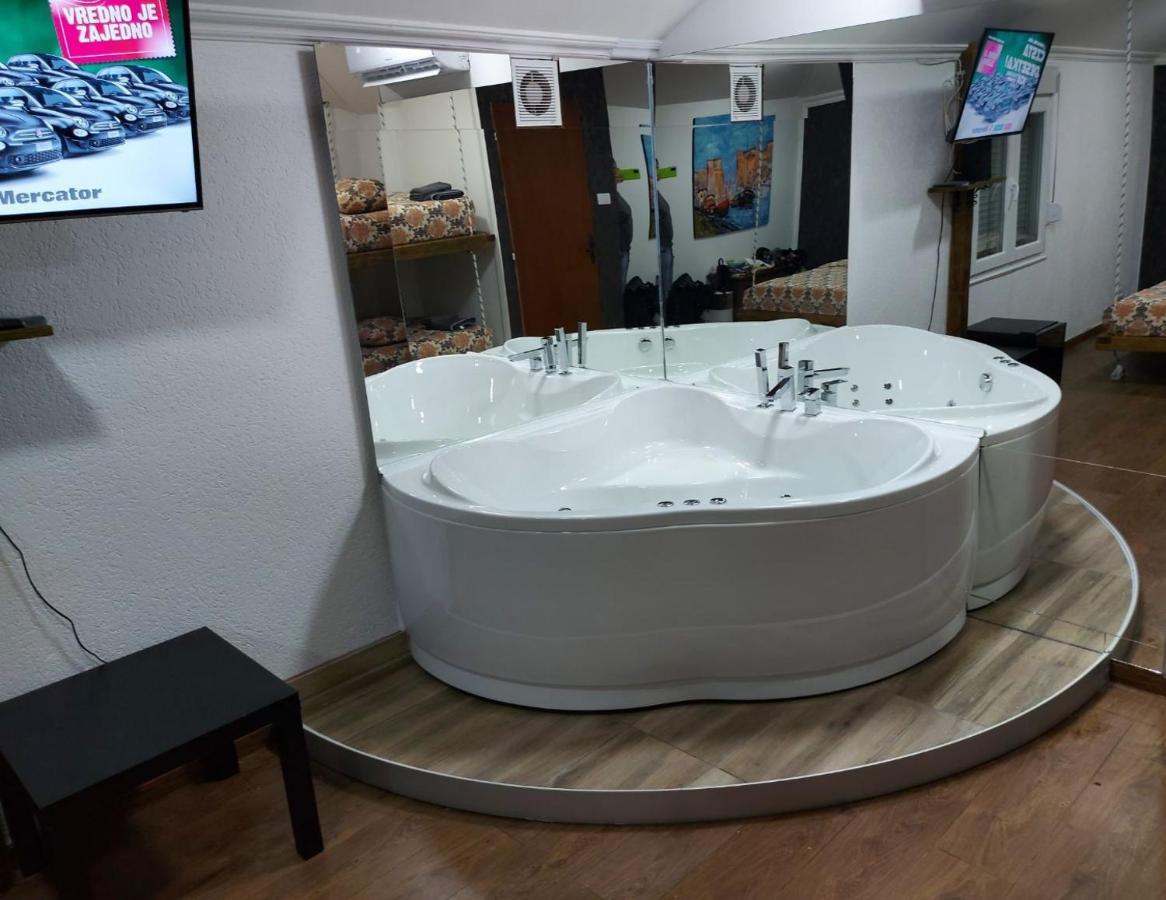 Mistik Secret Apartments Ягодина Екстериор снимка